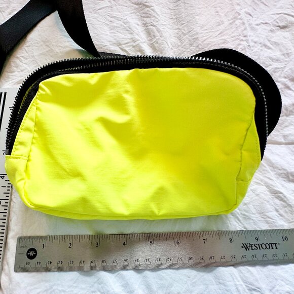 small green/yellow belt bag - Picture 1 of 3